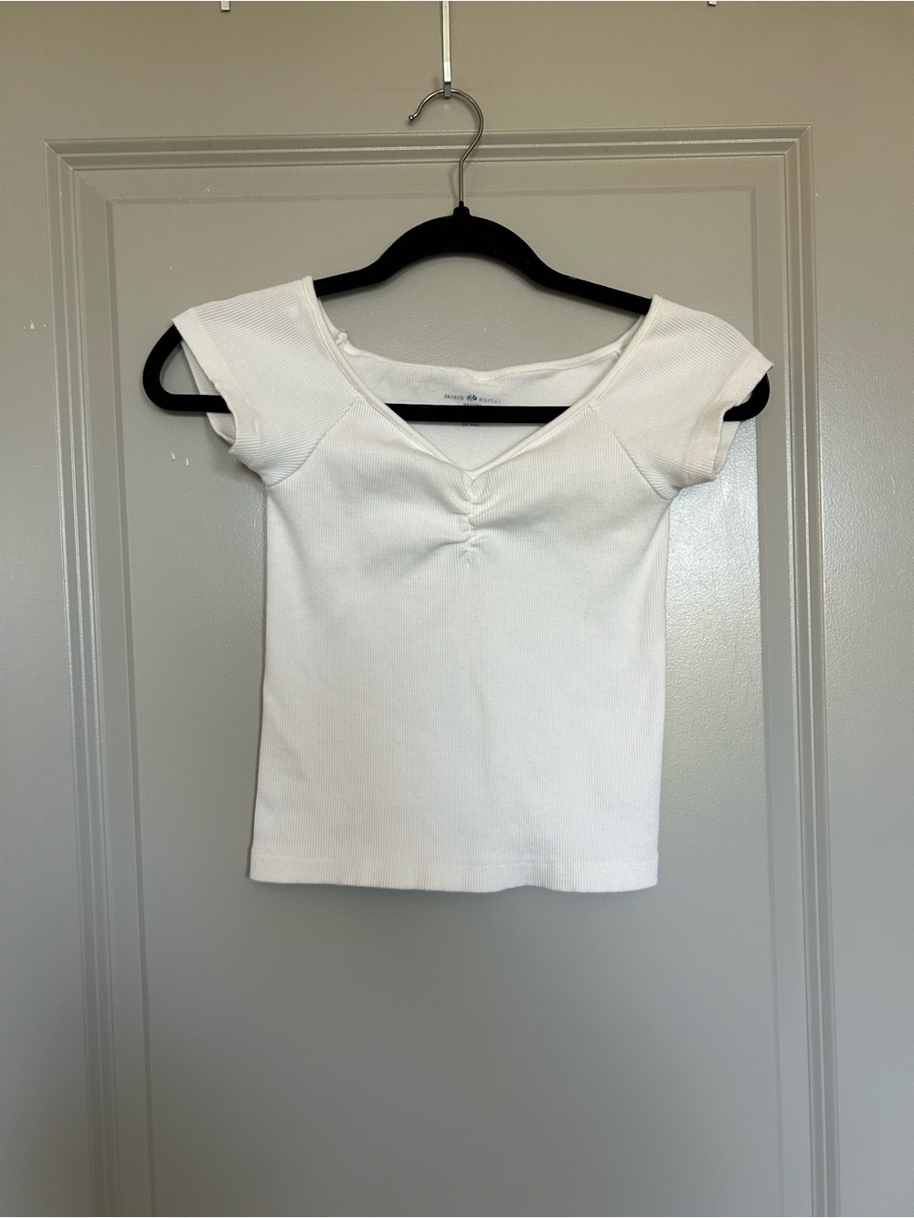 Brandy Melville White V-Neck Ribbed Crop Top